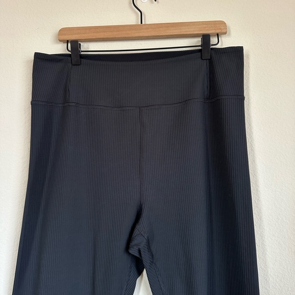 Girlfriend Collective Black Rib Leggings - Picture 4 of 8